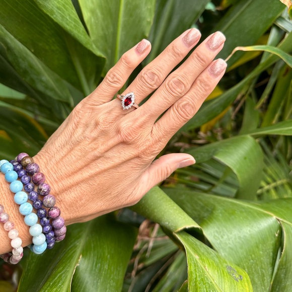 R47. Elegant Swarovski Ruby & Diamond Marquise Crystal Silver Ring - Size 6.25 - Picture 4 of 4